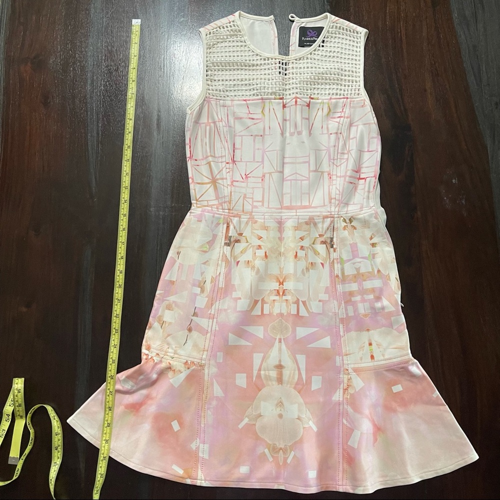 Plains and Prints Dress Size 2P, White and Pink